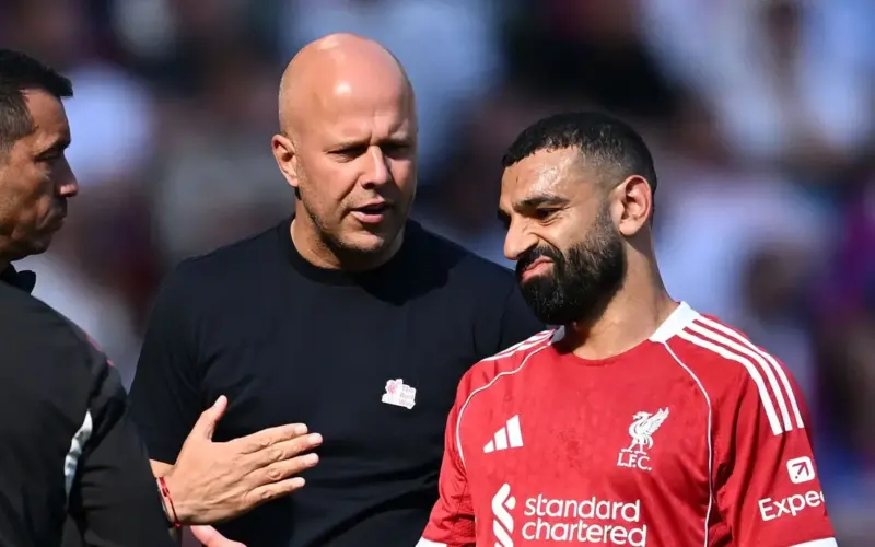 بعد قنبلة صلاح.. ليفربول ينوي إقالة سلوت